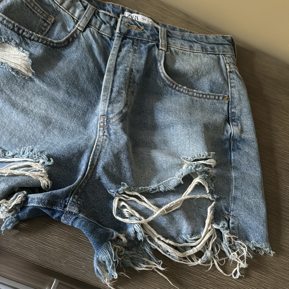 ZARA denim shorts - Picture 2 of 3